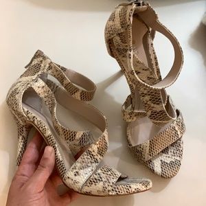 NWOT BCBG Generation strapped heels